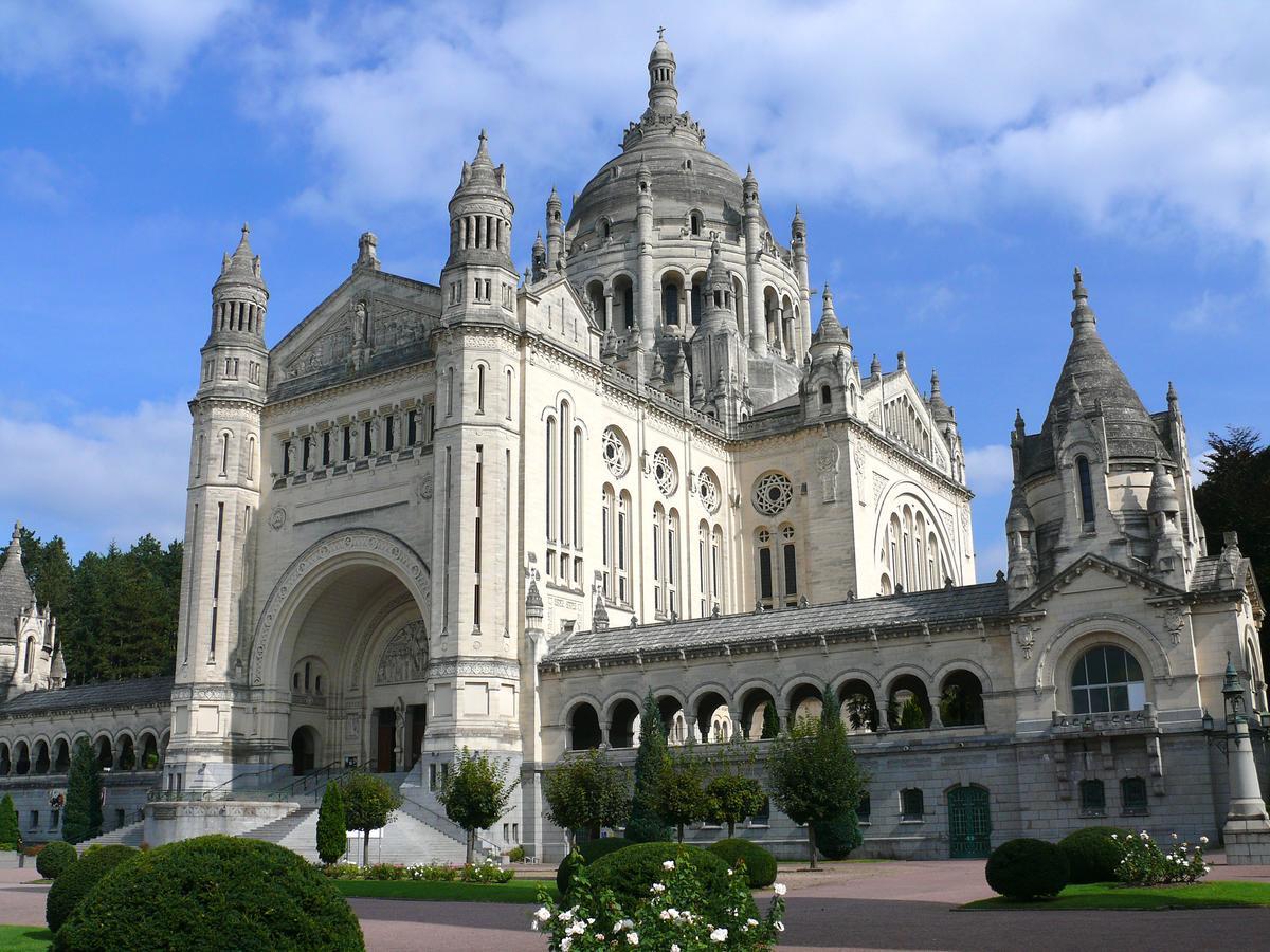 Résidence La Providence ZENAO Lisieux Exterior foto