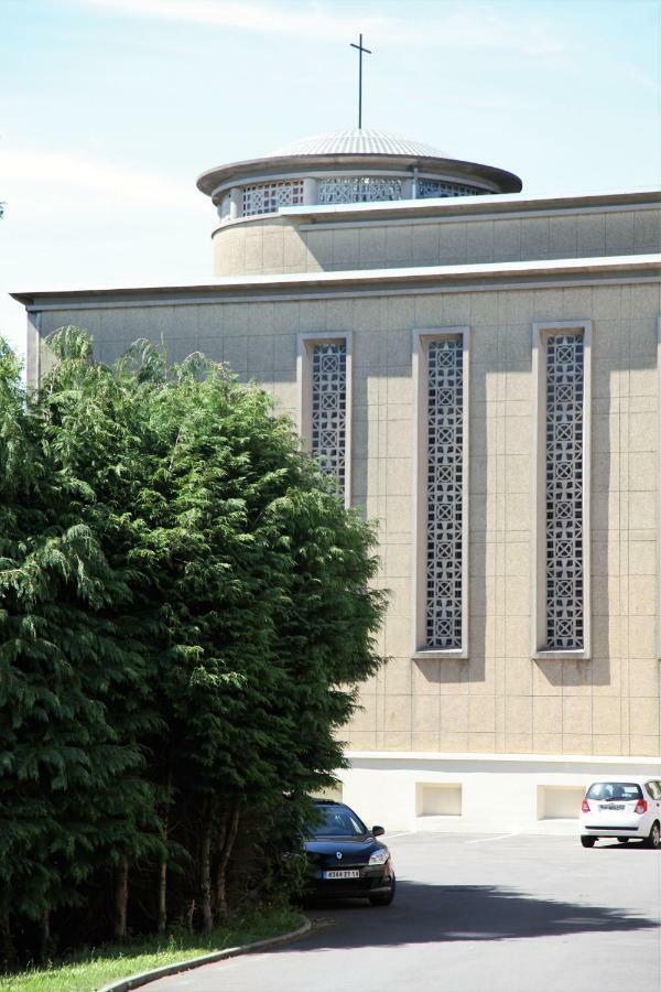 Résidence La Providence ZENAO Lisieux Exterior foto